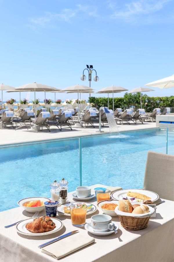 Hotel Cavalieri Palace & Suites Lido di Jesolo Exterior foto