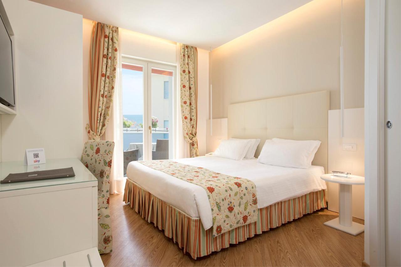 Hotel Cavalieri Palace & Suites Lido di Jesolo Exterior foto